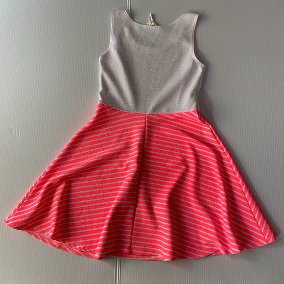 Pink/white girl's dress - Picture 2 of 6